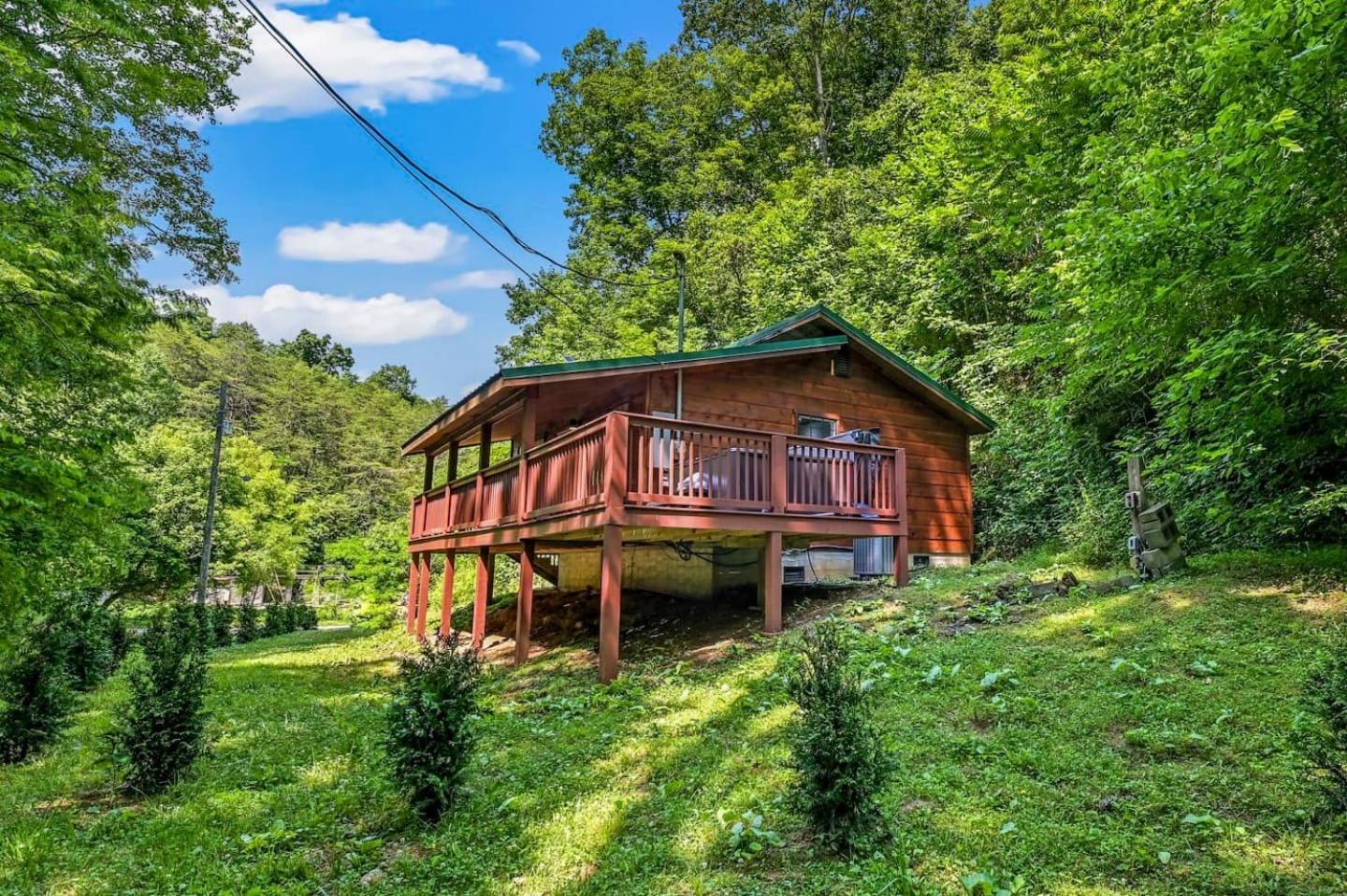Smoky Mountains Hut Tub Dog Friendly *
