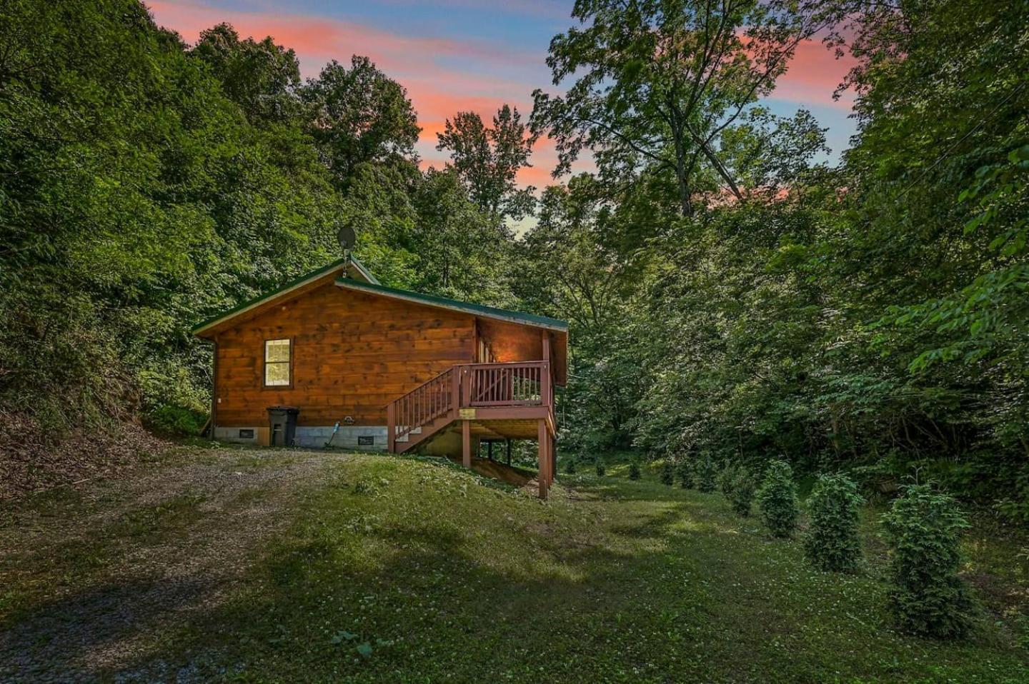 Smoky Mountains Hut Tub Dog Friendly Holiday home *