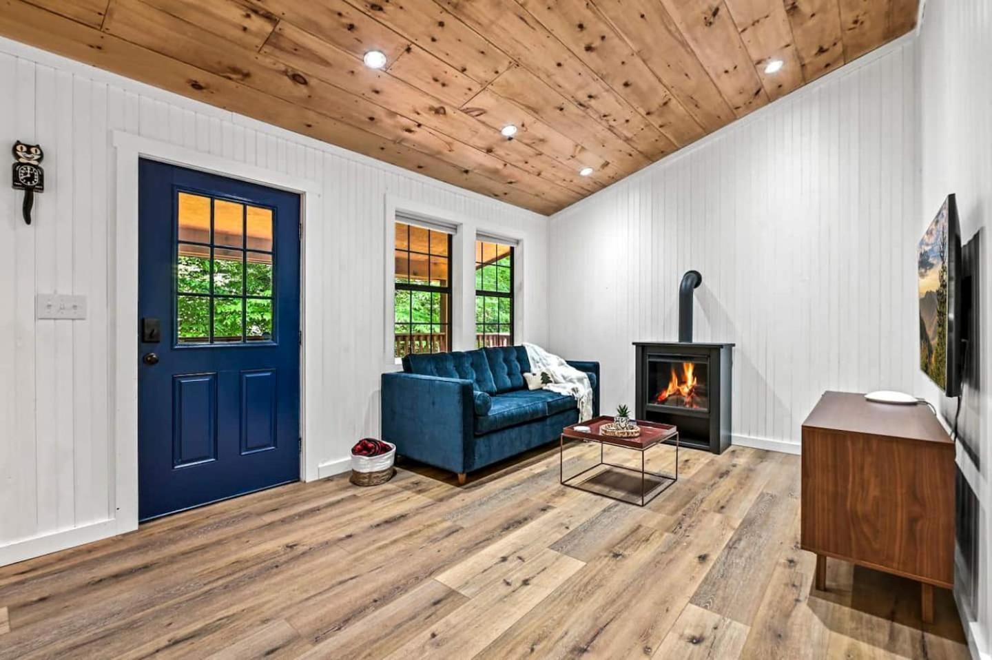 Smoky Mountains Hut Tub Dog Friendly Holiday home *